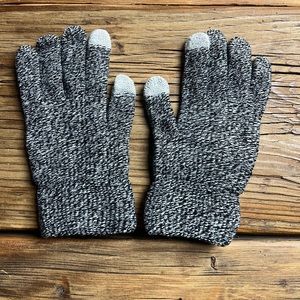 Knitted Gloves with Technology Compatible fingertips